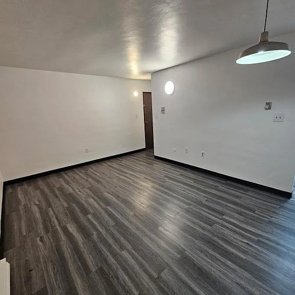 700 McKean Ave — Photo 2