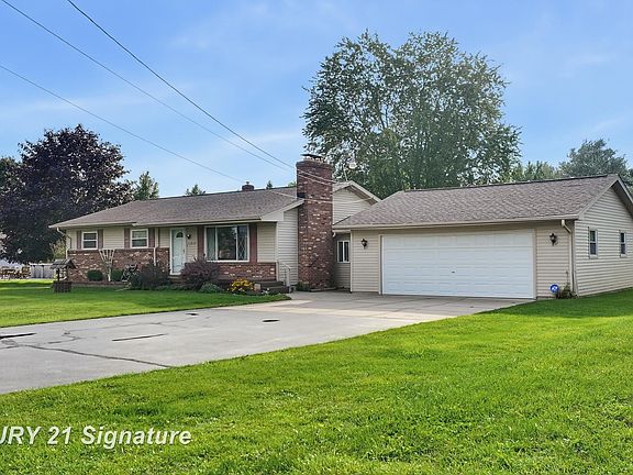 3rd image of 11029 N Lewis Rd
