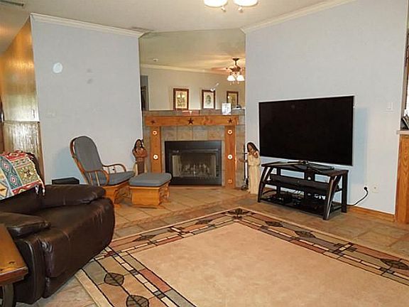 4th image of 3932 Holly Hill Dr