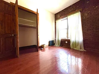 Rented by R New York