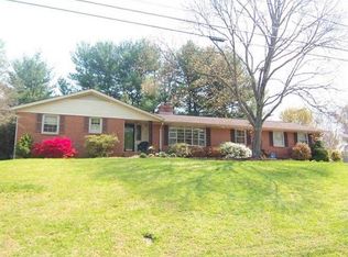 2006 12th Street Dr NW, Hickory, NC 28601