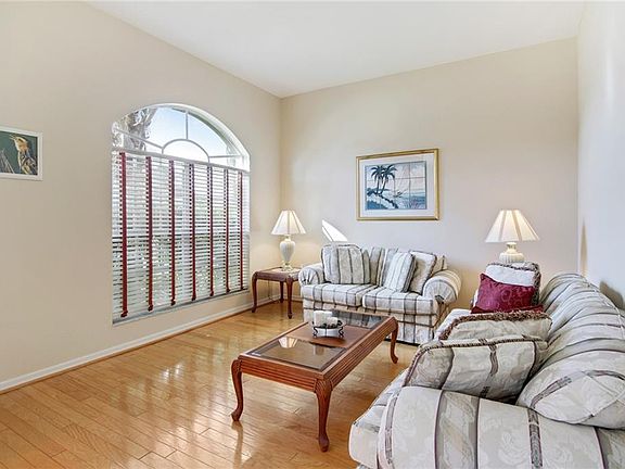 4th image of 10124 Queens Park Dr