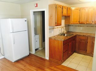 402 Smithfield Ave, Pawtucket, RI 02860