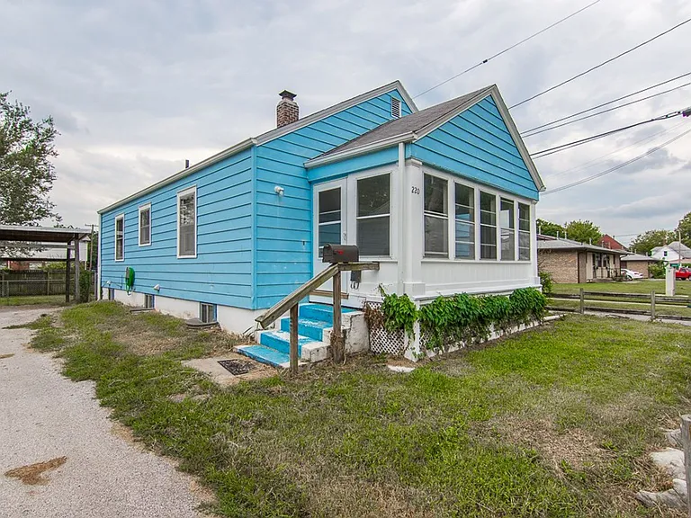 220 W Madison St — Photo 2
