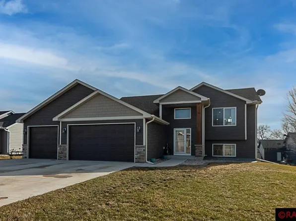 355 Horizon Dr, Le Center, MN 56057