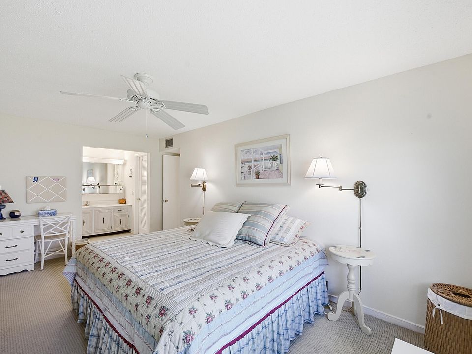 1st image of 940 S Drive Terrace #A