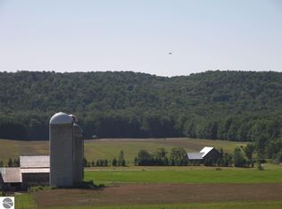 W Trumbull Rd, Maple City, MI 49664