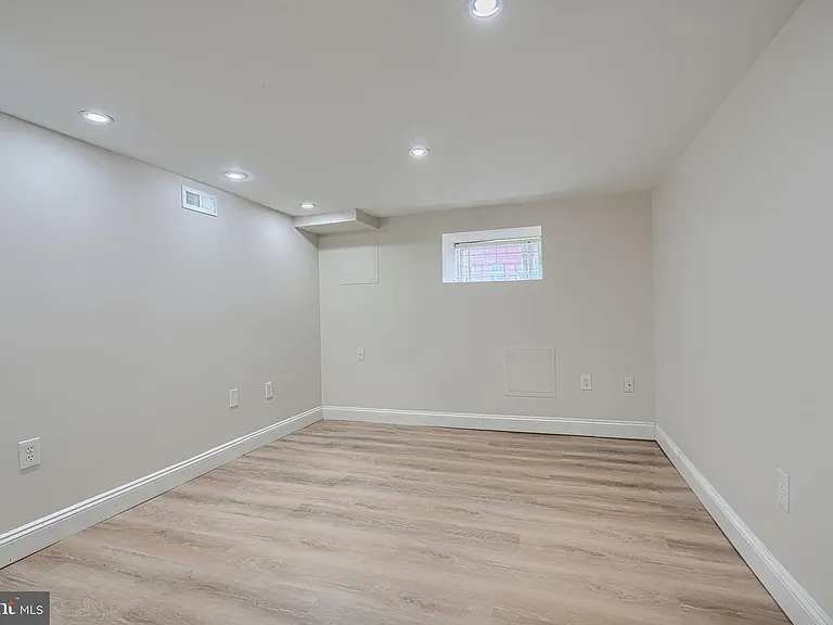 609 S East Ave — Photo 9