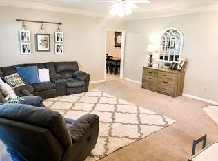 214 Spring Hollow Dr, Deatsville, AL 36022