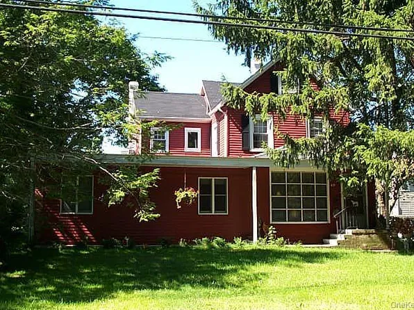 49 Red Ground Road, Roslyn Heights, NY 11577