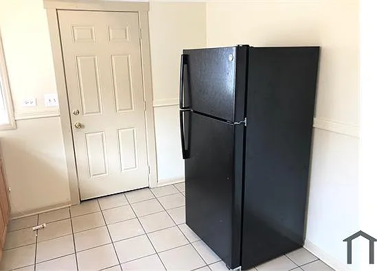 4 bed, 2100 sqft, $1,800 — Photo 4