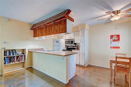 910 Duncan Ln Photo 1