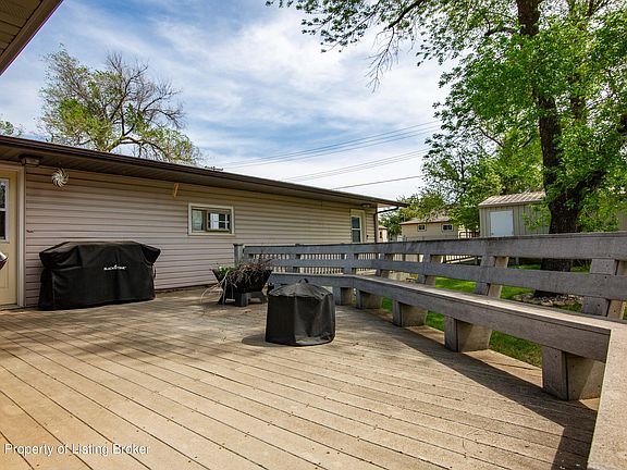 3rd image of 309 1st Ave SW