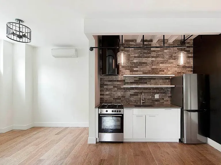 378 Harman St #3A — Photo 2