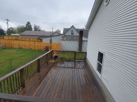 4th image of 187 Oak St