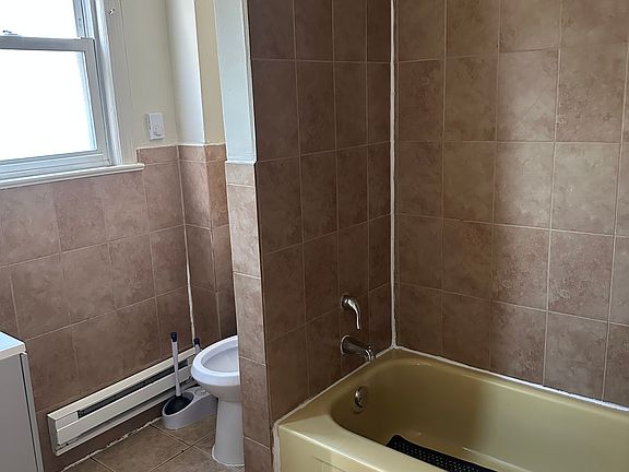 3rd image of 22 Franklin Ter Floor 2