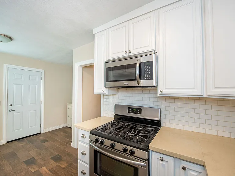 12511 Columbia Way — Photo 7