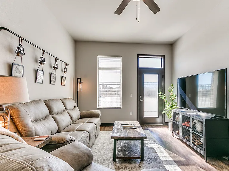 120 Jade St — Photo 9