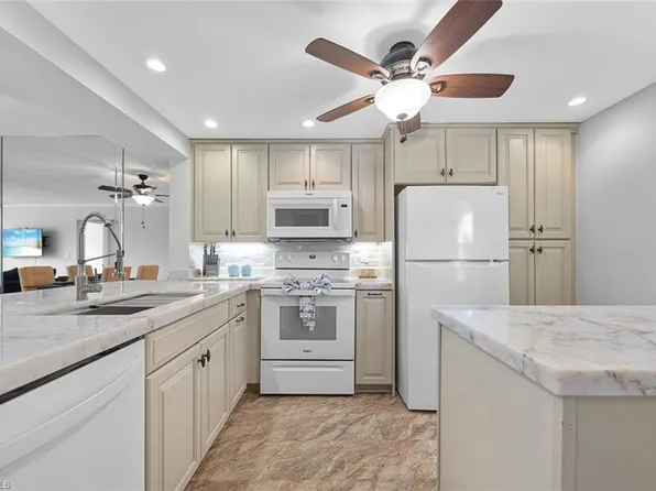 1083 Forest Lakes Dr APT 207, Naples, FL 34105