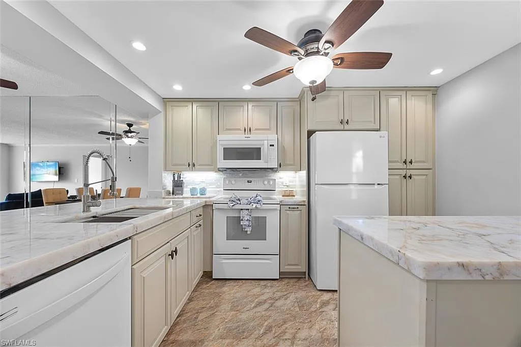 Building Photo - 1083 Forest Lakes Dr #207