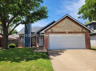 6313 S Chesterfield Dr, Fort Worth, TX 76179