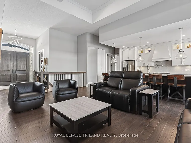 9861 Glendon Dr #218 — Photo 11