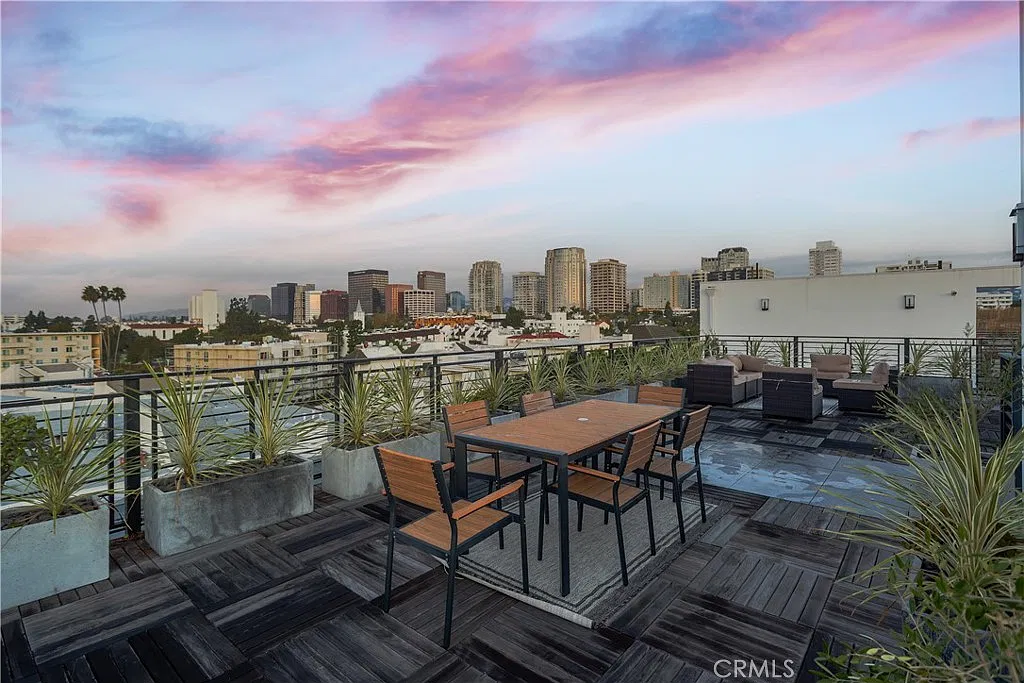 3 bed, 1504 sqft, $7,695 — Photo 1