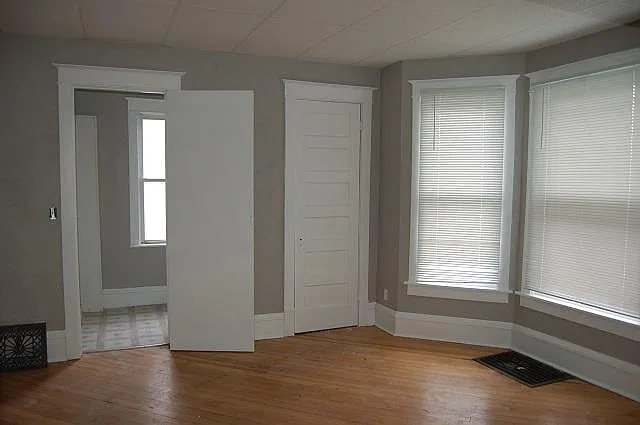 4 bed, 2200 sqft, $3,200 — Photo 3