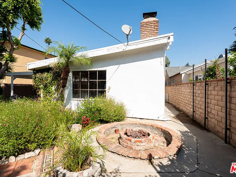 14842 Morrison St — Photo 17