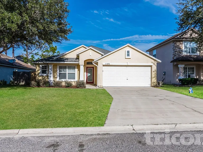 1105 Maple Ln — Photo 1