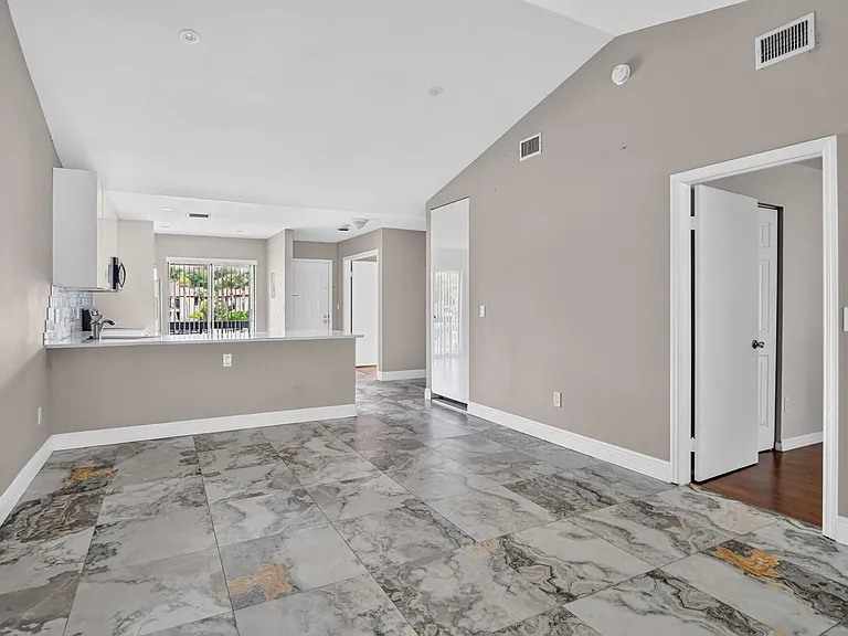 301 Club Cir #208 — Photo 16