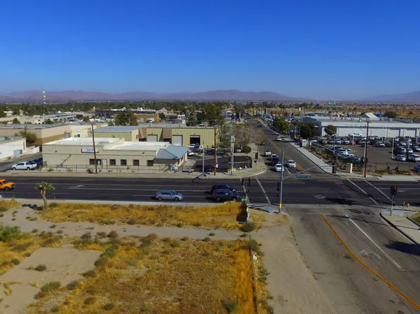 15284 Dos Palmas Rd, Victorville, CA 92392