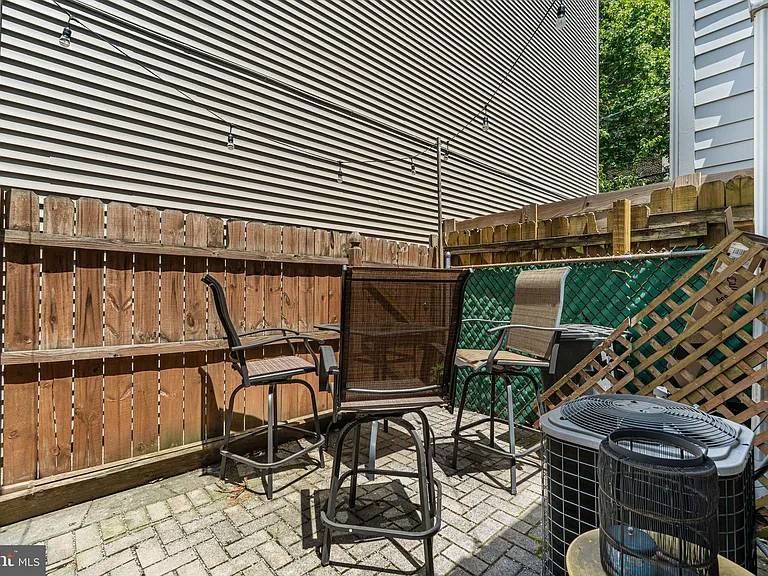 1705 Montrose St — Photo 29