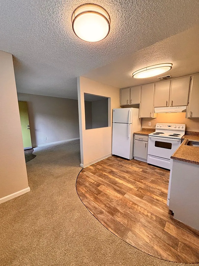 Olive Glen — Photo 1