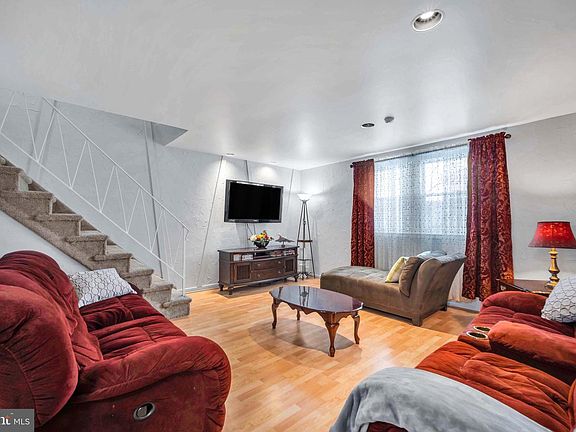 4th image of 1100 Surrey Rd