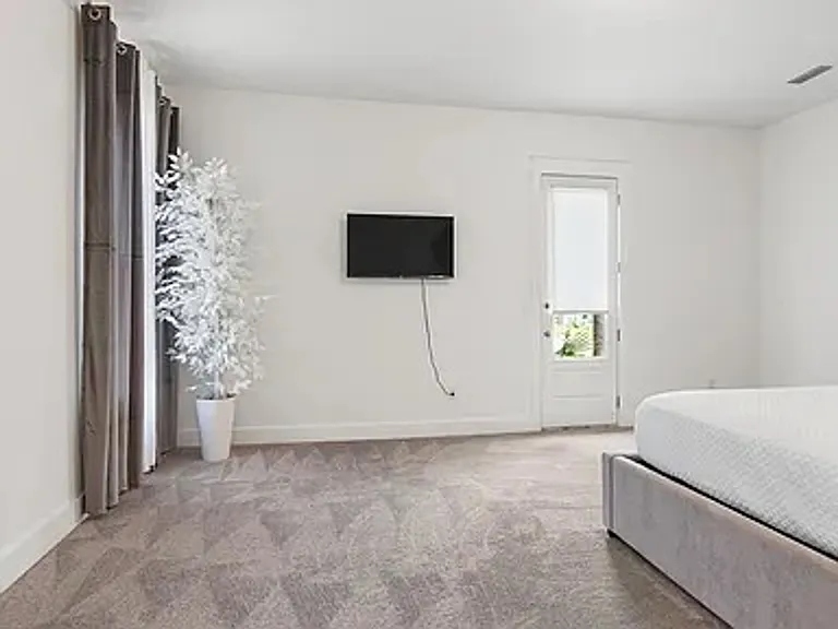 2709 Lagoon Manor Dr — Photo 10