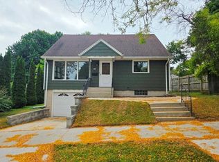 913 Broadway Ave, Sheboygan, WI 53081