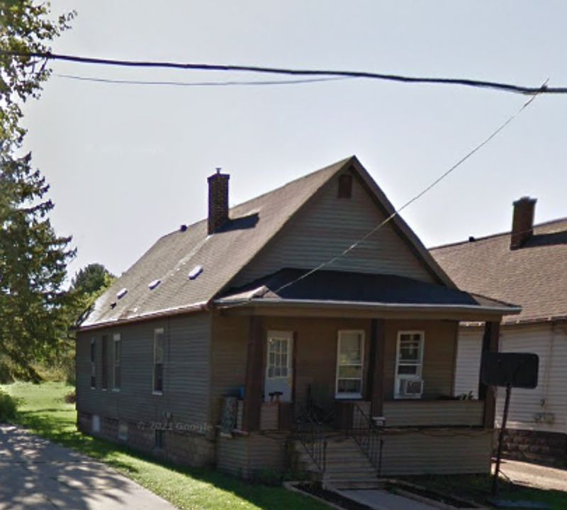 2nd image of 915 S Oakland Ave #1