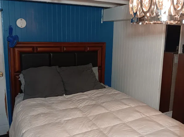 91-08 Sutter Avenue image 10 of 13