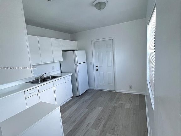3rd image of 255 SW 12th St #255