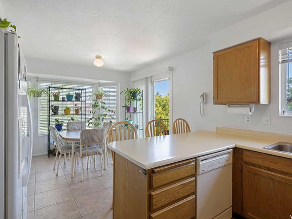 3rd image of 6211 S Hopi Dr