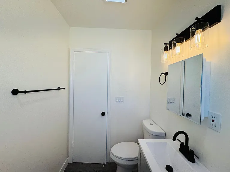 170 S 3rd Ave #D — Photo 12
