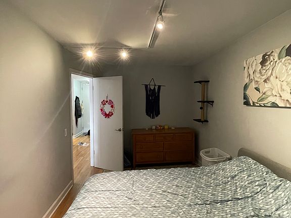 2nd image of 4343 N Clarendon Ave APT 1111