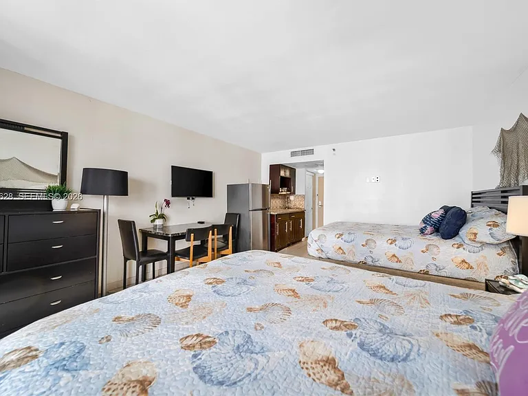 19201 Collins Ave #1117 — Photo 5