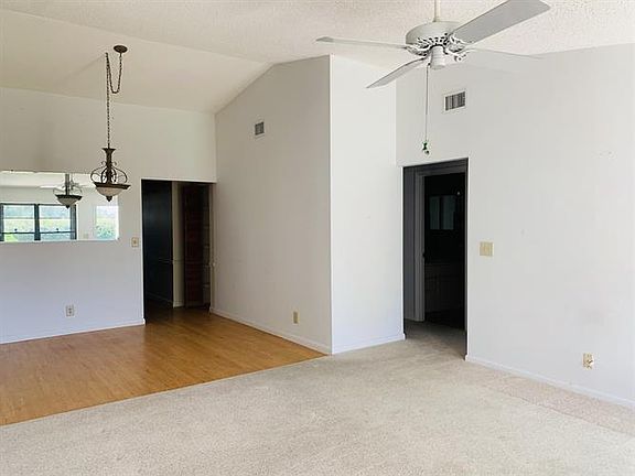 3rd image of 8074 SE Villa Cir