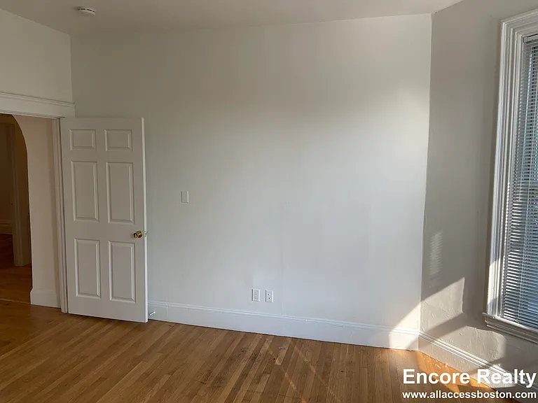 48 Newton St #2 — Photo 17