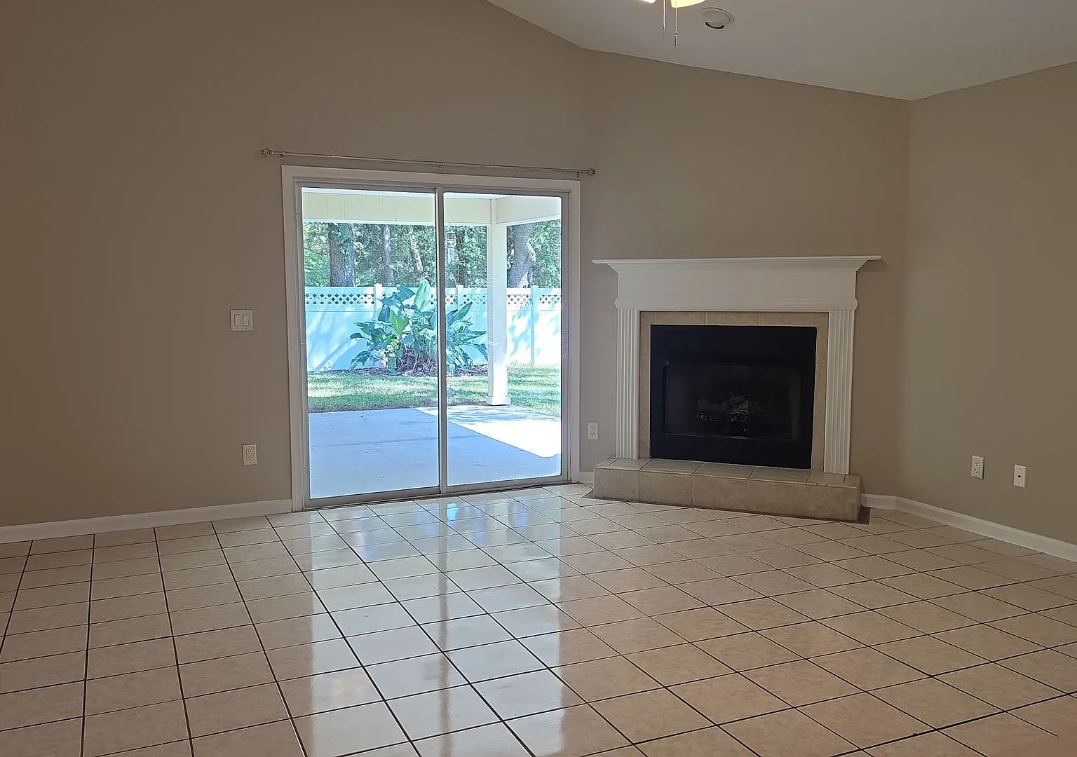 Beautifully Remodeled 3-Bedroom Home in Desirable Oakleaf! — Photo 2