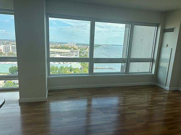 4th image of 901 N Penn St Unit R1605