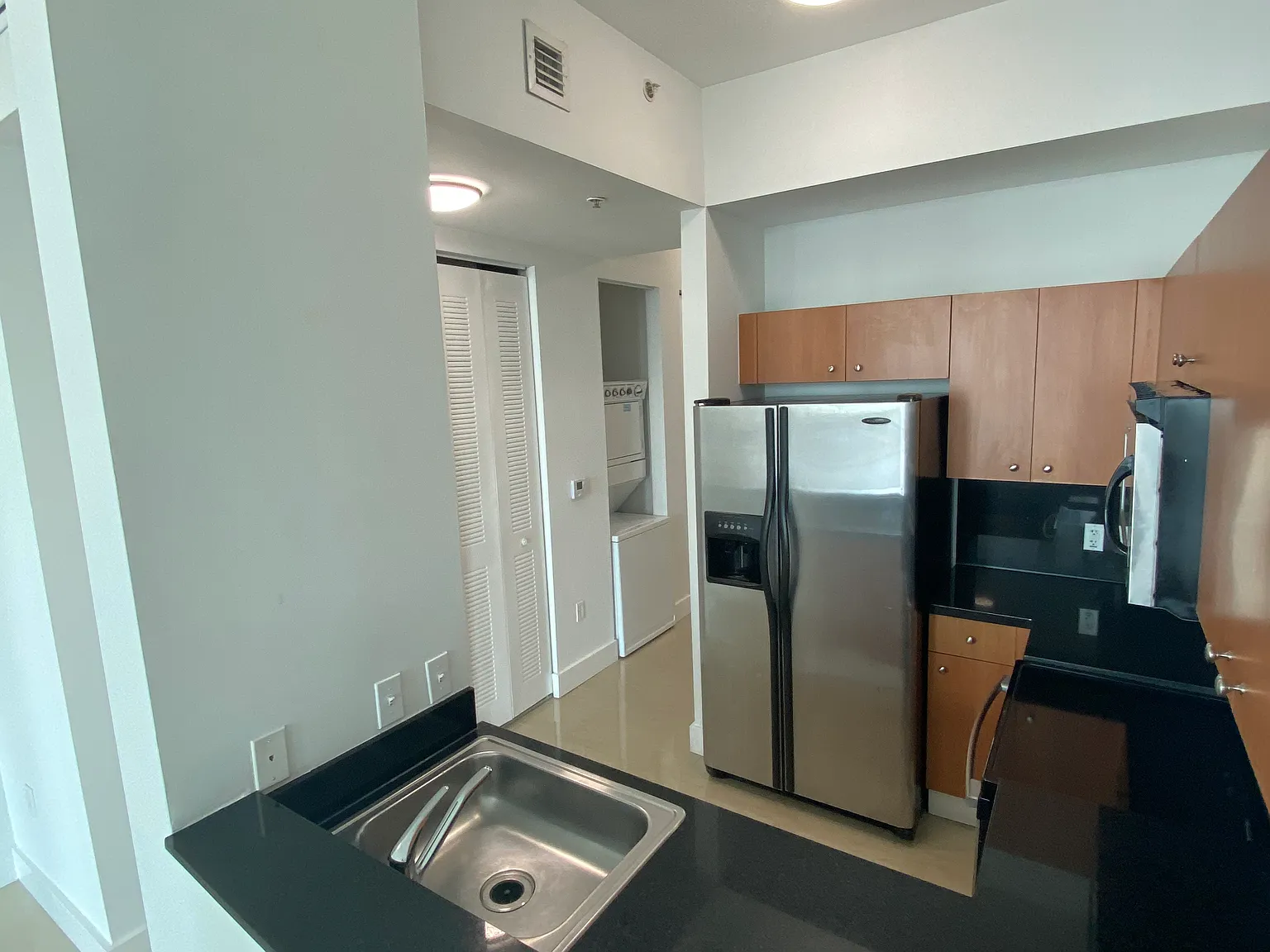 1 bed, 1.5 bath, 709 sqft, $2,500 — Photo 3
