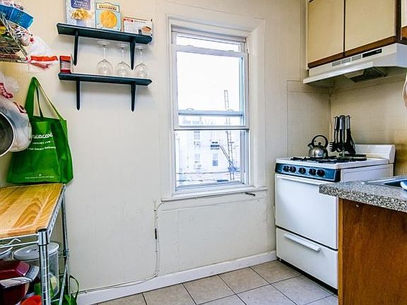 653_Metropolitan_Avenue__3R-9